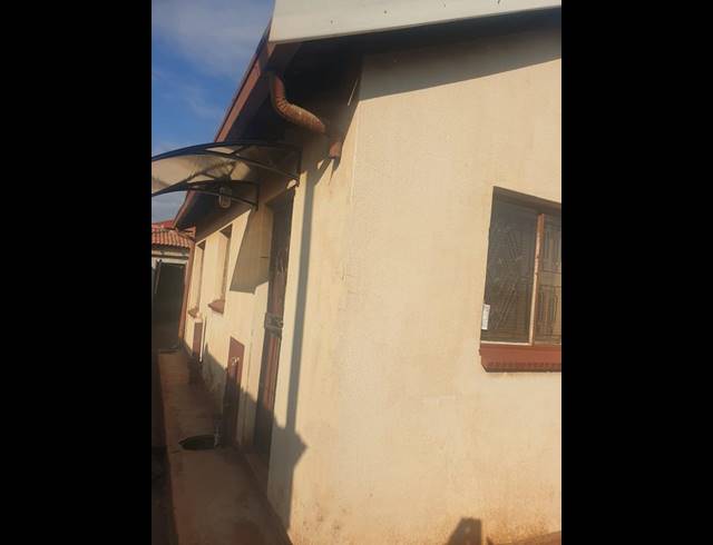 2 BEDROOM HOUSE FOR SALE IN MAHUBE VALLEY